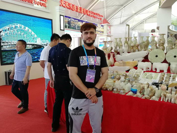 Syed Razzaq Shah from Pakistan brings jade to a tourism product exhibition in Jiayuguan, in Gansu Province on June 20 (WANG HAIRONG)